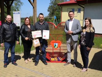 Sztafeta serc „Pomaganie przez odkręcanie – zbieraj nakrętki”