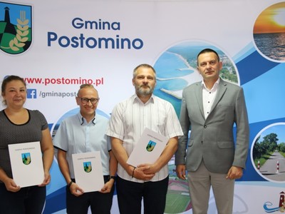 Podpisanie umów Inicjatywy Lokalne