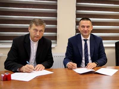 Podpisanie umowy kościół Pieńkowo
