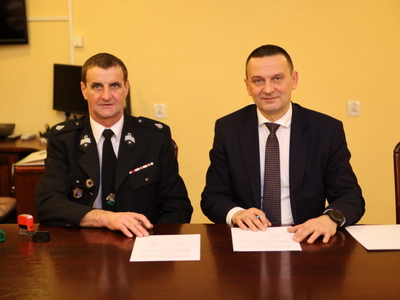Podpisanie umów z ochotnikami z OSP