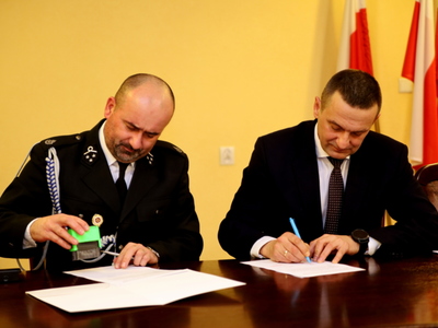 Podpisanie umów z ochotnikami z OSP