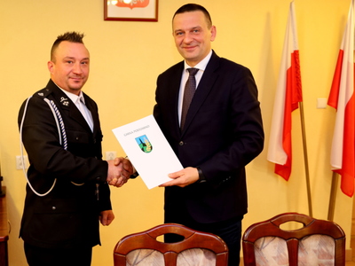 Podpisanie umów z ochotnikami z OSP