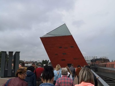 Przed muzeum