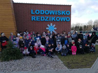 przed lodowiskiem