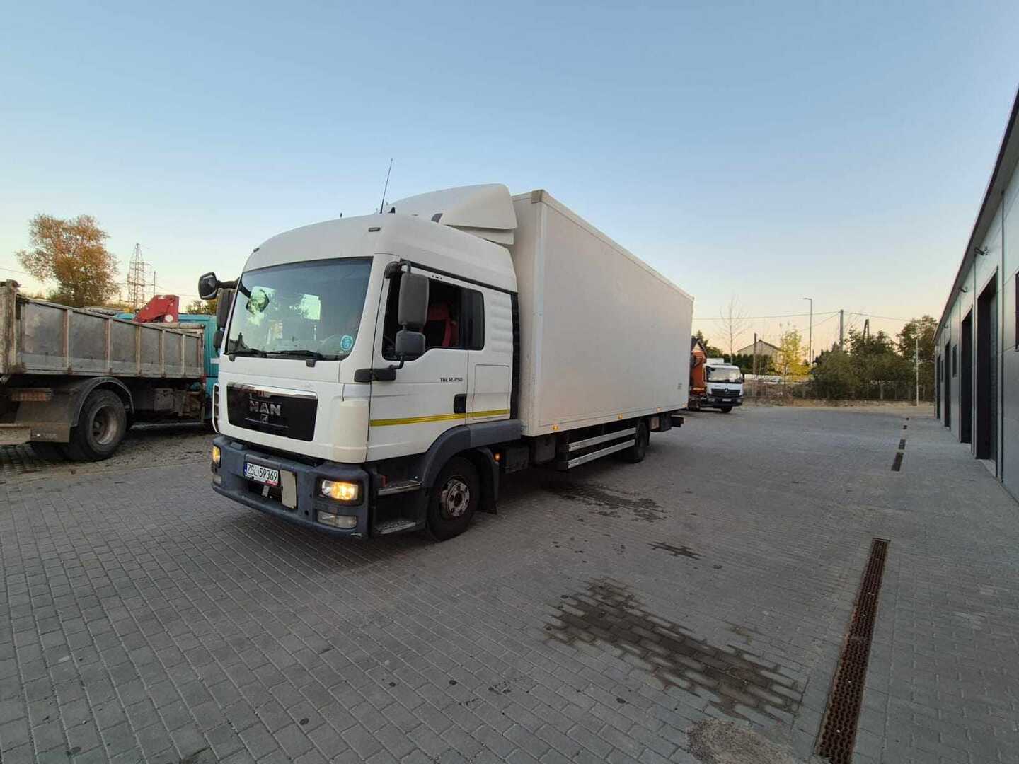 transport z darami dla powodzian