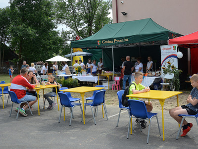 Piknik rodzinny na placu szkolnym PSP w Kłyżowie.