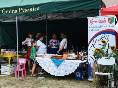 Piknik rodzinny na placu szkolnym PSP w Kłyżowie.