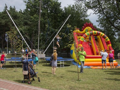 Piknik rodzinny na placu szkolnym PSP w Kłyżowie atrakcje dla dzieci.
