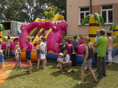 Piknik rodzinny na placu szkolnym PSP w Kłyżowie atrakcje dla dzieci.