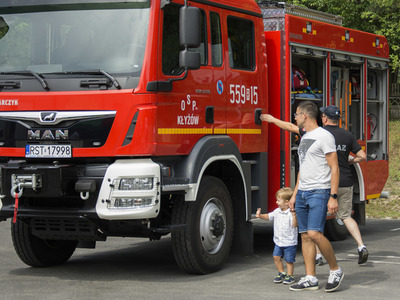 Piknik rodzinny na placu szkolnym PSP w Kłyżowie.