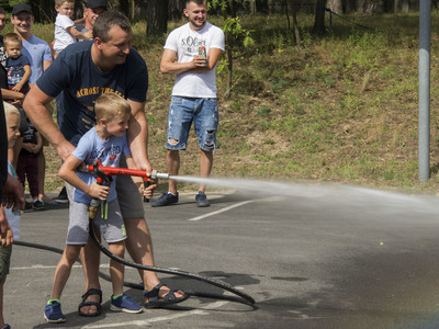 Piknik rodzinny na placu szkolnym PSP w Kłyżowie.