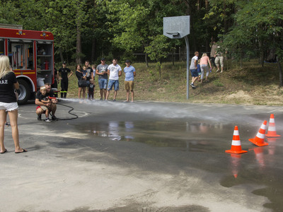 Piknik rodzinny na placu szkolnym PSP w Kłyżowie.