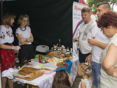 Piknik rodzinny na placu szkolnym PSP w Kłyżowie.