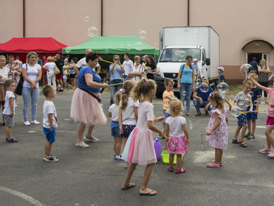 Piknik rodzinny na placu szkolnym PSP w Kłyżowie - atrakcje dla dzieci.