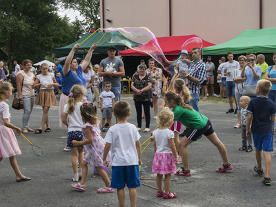 Piknik rodzinny na placu szkolnym PSP w Kłyżowie - atrakcje dla dzieci.