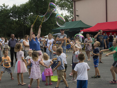 Piknik rodzinny na placu szkolnym PSP w Kłyżowie - atrakcje dla dzieci.