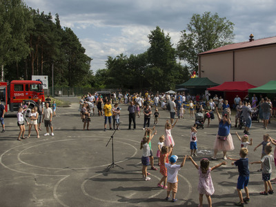 Piknik rodzinny na placu szkolnym PSP w Kłyżowie - atrakcje dla dzieci.