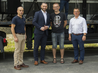 Piknik rodzinny na placu szkolnym PSP w Kłyżowie - przedstawiciele władz gminnych.