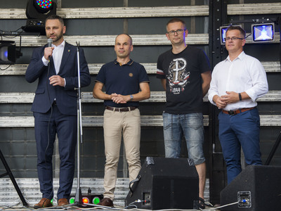 Piknik rodzinny na placu szkolnym PSP w Kłyżowie - przedstawiciele władz gminnych.