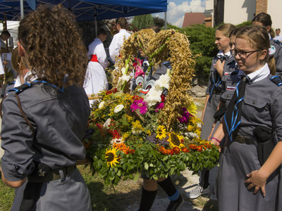 Dożynki na placu przy kościele parafialnym w Jastkowicach - Msza Święta