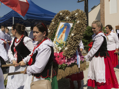 Dożynki na placu przy kościele parafialnym w Jastkowicach - Msza Święta