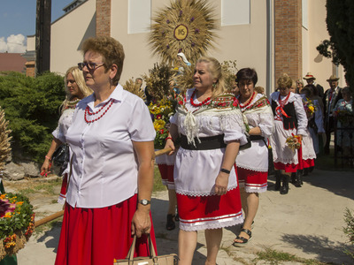 Dożynki na placu przy kościele parafialnym w Jastkowicach - Msza Święta