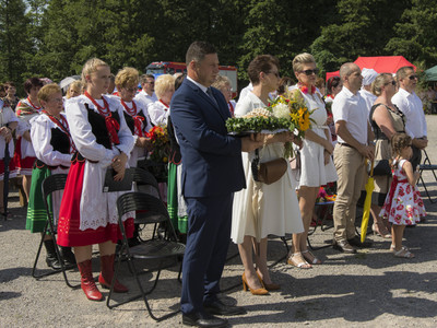 Dożynki na placu przy kościele parafialnym w Jastkowicach - Msza Święta