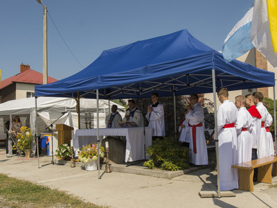 Dożynki na placu przy kościele parafialnym w Jastkowicach - Msza Święta