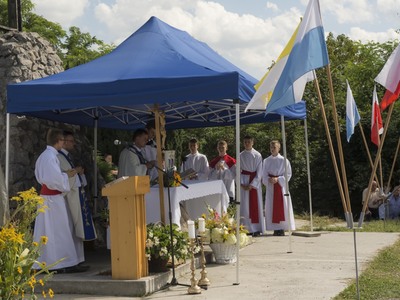 Dożynki na placu przy kościele parafialnym w Jastkowicach - Msza Święta