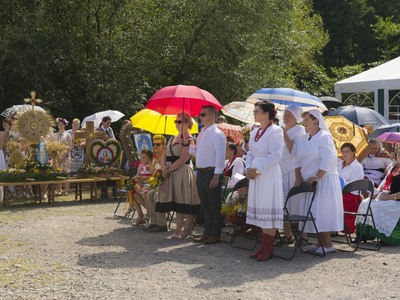 Dożynki na placu przy kościele parafialnym w Jastkowicach - Msza Święta