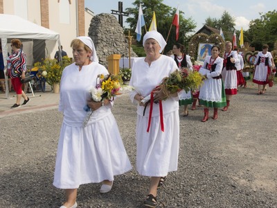 Dożynki na placu przy kościele parafialnym w Jastkowicach