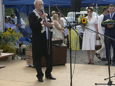 Dożynki na placu przy kościele parafialnym w Jastkowicach
