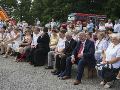 Dożynki na placu przy kościele parafialnym w Jastkowicach