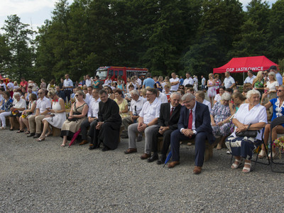 Dożynki na placu przy kościele parafialnym w Jastkowicach