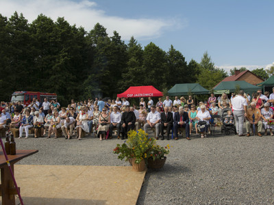 Dożynki na placu przy kościele parafialnym w Jastkowicach