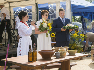 Dożynki na placu przy kościele parafialnym w Jastkowicach