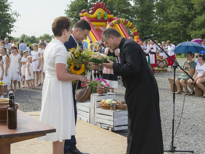 Dożynki na placu przy kościele parafialnym w Jastkowicach