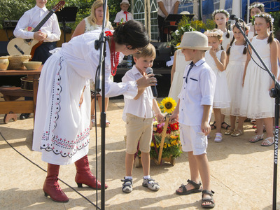 Dożynki na placu przy kościele parafialnym w Jastkowicach