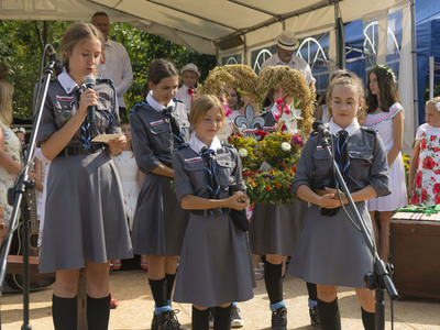 Dożynki na placu przy kościele parafialnym w Jastkowicach
