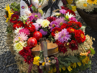 Dożynki na placu przy kościele parafialnym w Jastkowicach