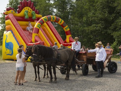 Dożynki na placu przy kościele parafialnym w Jastkowicach