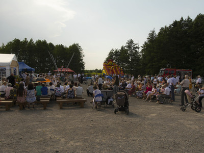 Dożynki na placu przy kościele parafialnym w Jastkowicach