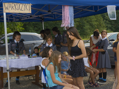 Dożynki na placu przy kościele parafialnym w Jastkowicach