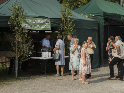 Dożynki na placu przy kościele parafialnym w Jastkowicach