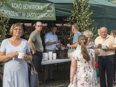 Dożynki na placu przy kościele parafialnym w Jastkowicach