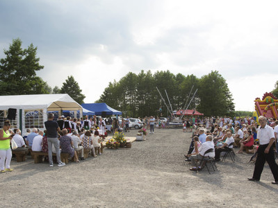 Dożynki na placu przy kościele parafialnym w Jastkowicach