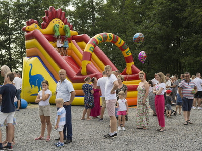 Dożynki na placu przy kościele parafialnym w Jastkowicach
