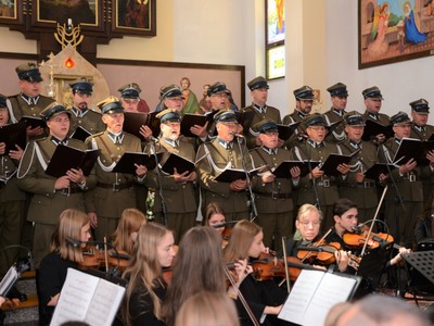 Uroczyste obchody 82 rocznicy śmierci kaprala Franciszka Dziuby w Jastkowicach - koncert pieśni patriotycznych