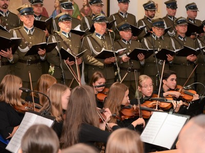 Uroczyste obchody 82 rocznicy śmierci kaprala Franciszka Dziuby w Jastkowicach - koncert pieśni patriotycznych