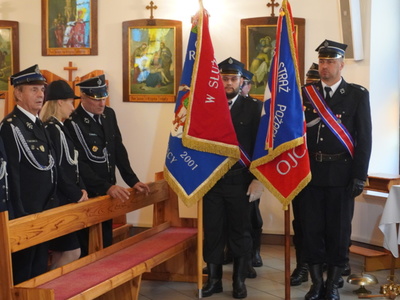 Przekazanie wozu Jednostce OSP Studzieniec - Msza Św. w kościele pw. Św. Apostołów Piotra i Pawła w Krzakach